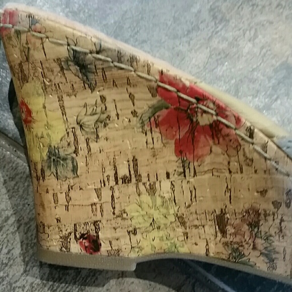 💕b.o.c.* Born Concept Wedges - Picture 2 of 8